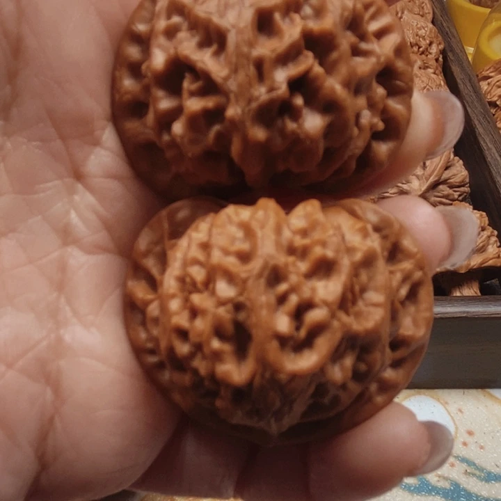 文玩核桃把件宫灯