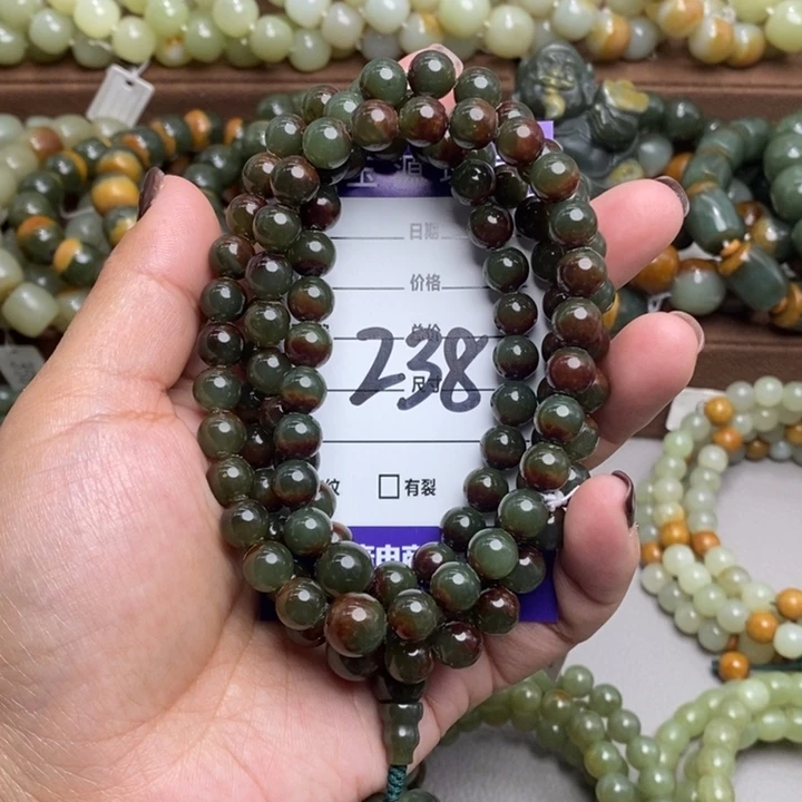 弓***长透闪石质玉未镶嵌颈饰