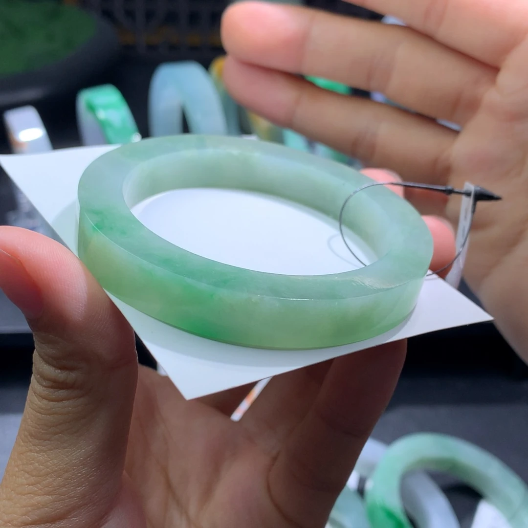 未镶嵌翡翠手镯定制翡翠