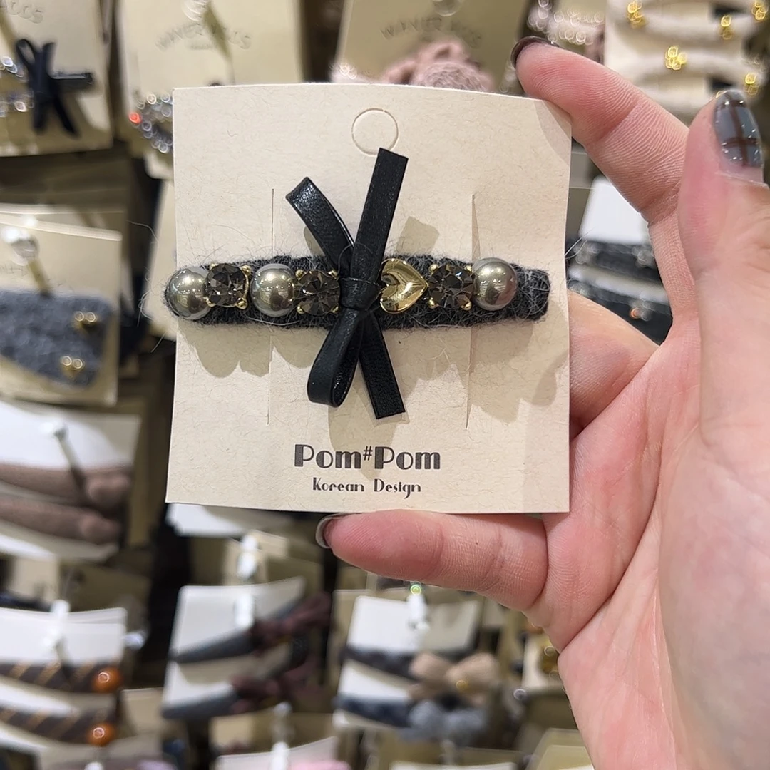 布艺非金属深灰蝴蝶结拜拜夹