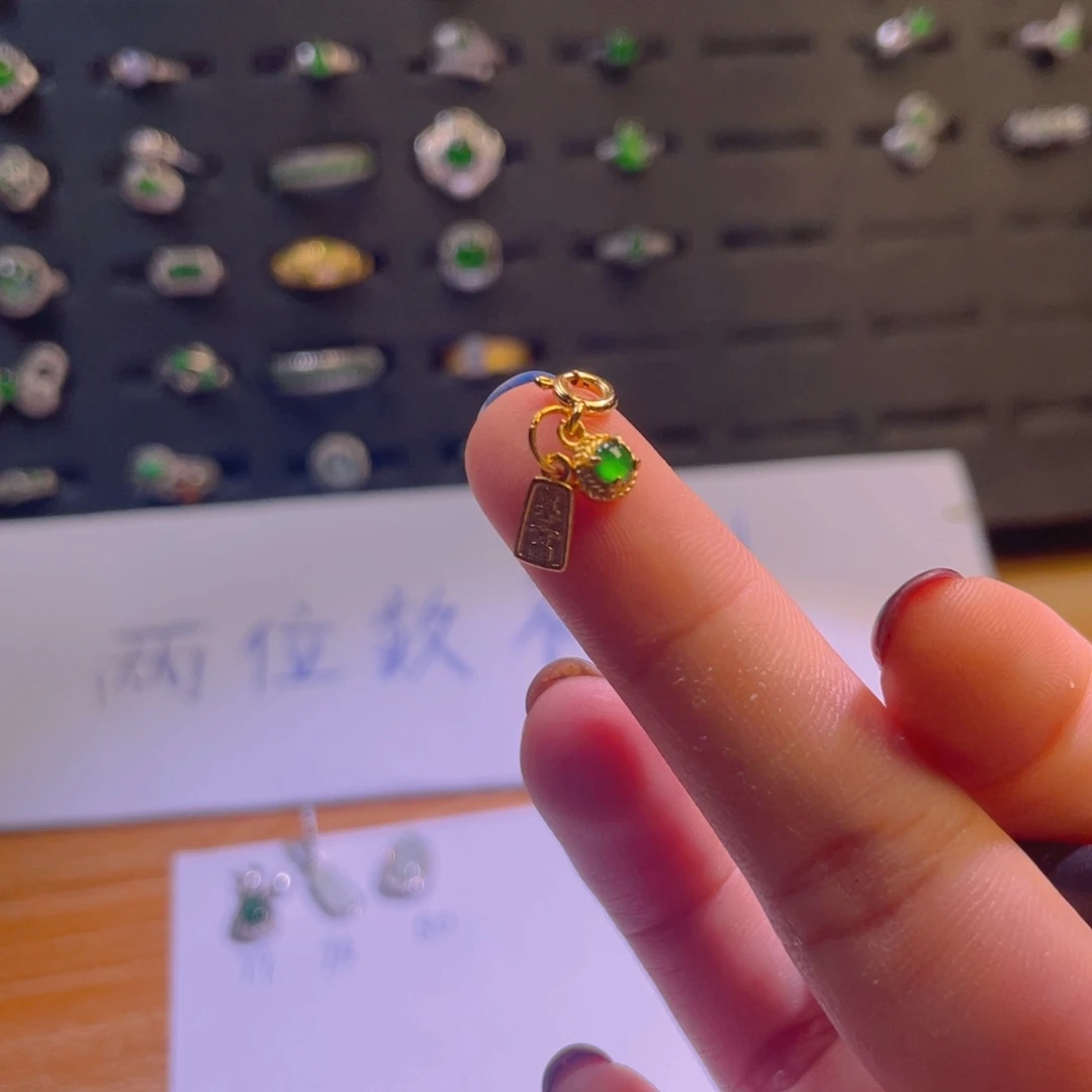 翡翠未镶嵌颈饰提溜