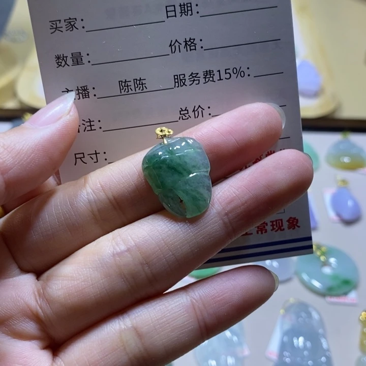 翡翠18K金镶嵌颈饰