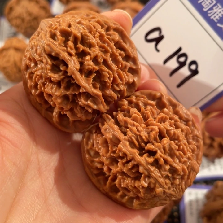 文玩核桃把件199号4.4满天星