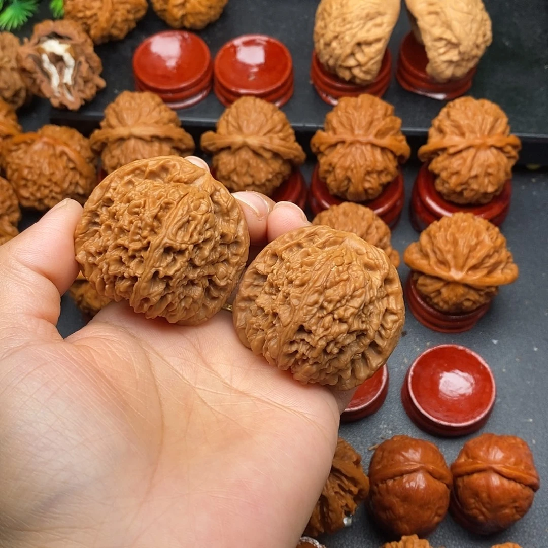 W***d把件文玩核桃南疆石