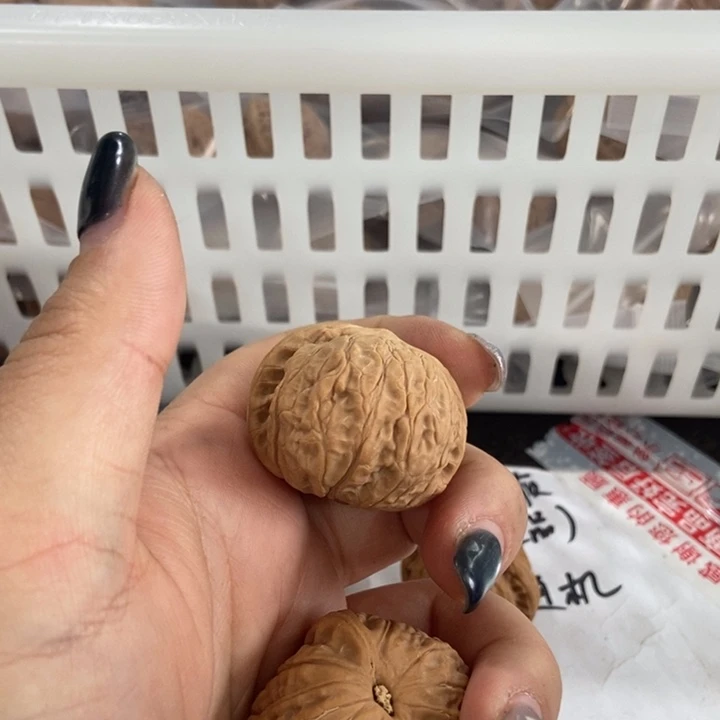 吊坠文玩核桃乾隆膜瑕疵