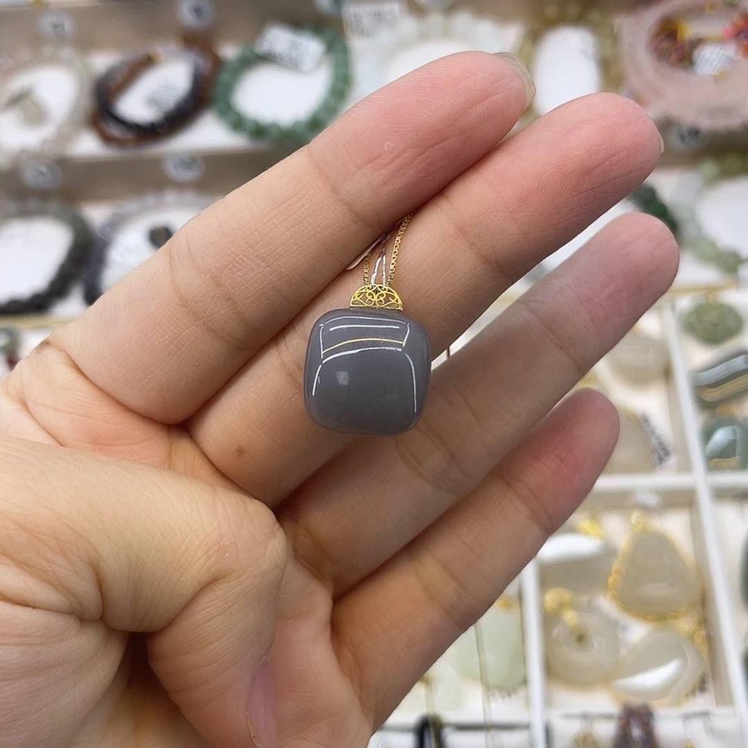 和田玉18K金镶嵌吊坠(赠链)