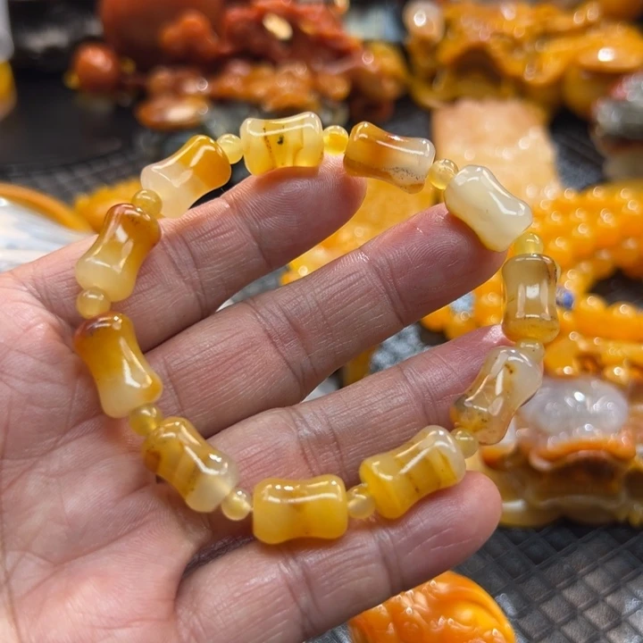 石英质玉（黄龙玉）颈饰未镶嵌