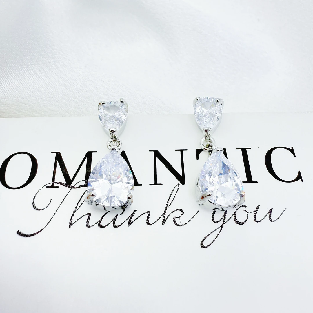 铜合金合成锆石耳饰 XE2-0462 法式轻奢水滴设计白色耳钉