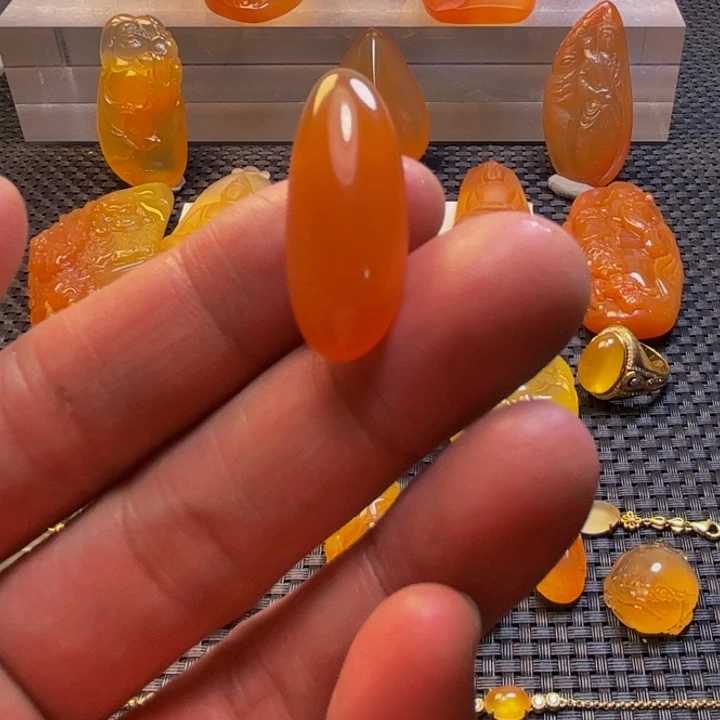 玉***艺石英质玉未镶嵌旦面