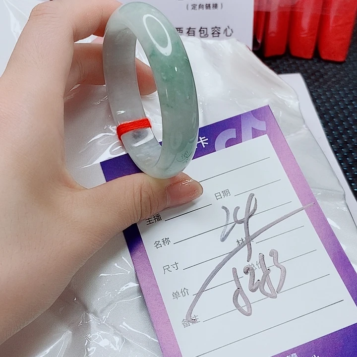 翡翠手镯（圆镯）未镶嵌翡翠