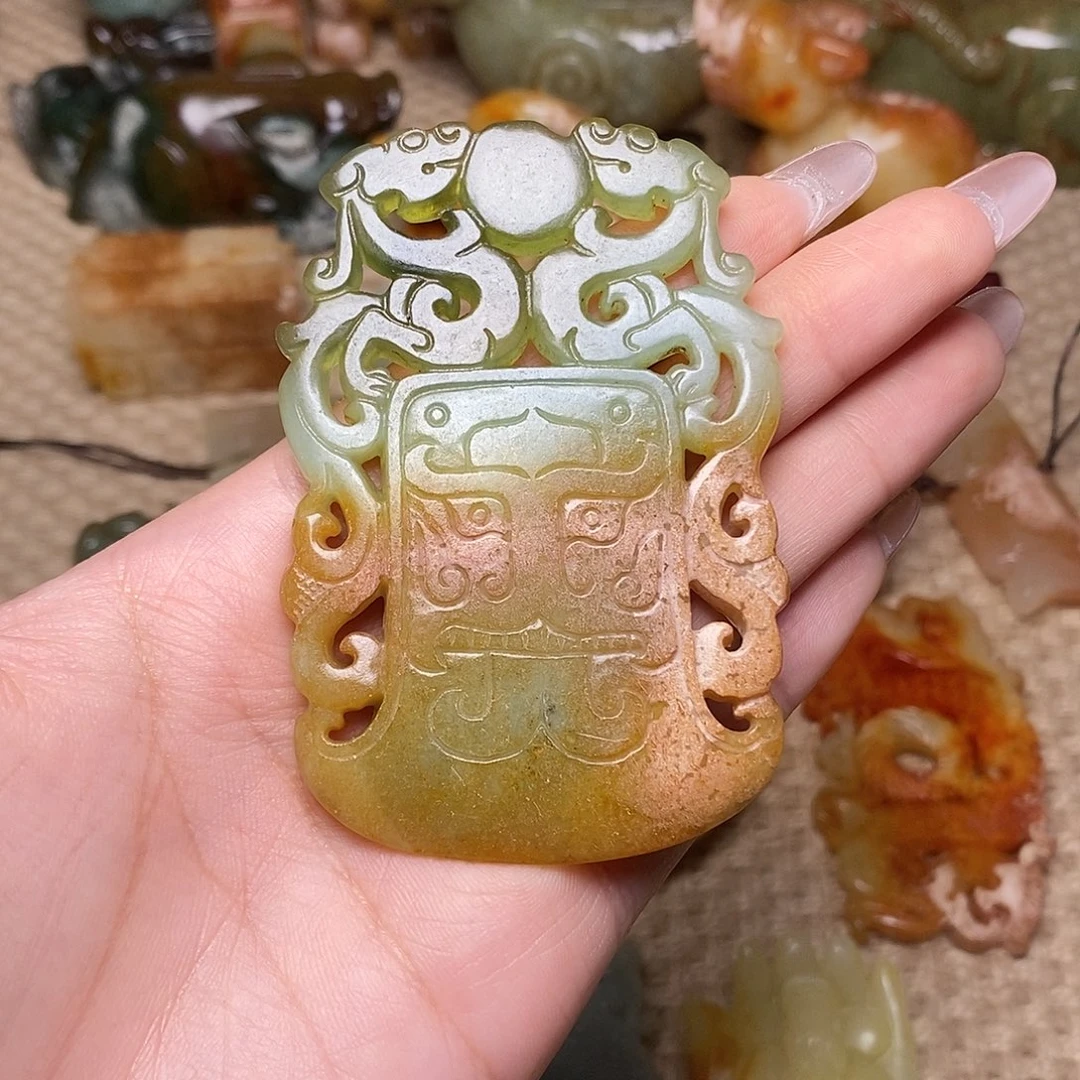 蛇纹石玉未镶嵌颈饰