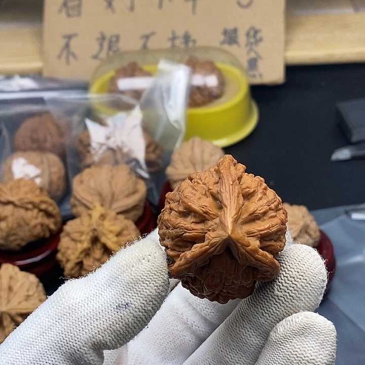 是***辰吊坠文玩核桃泛油不退不换