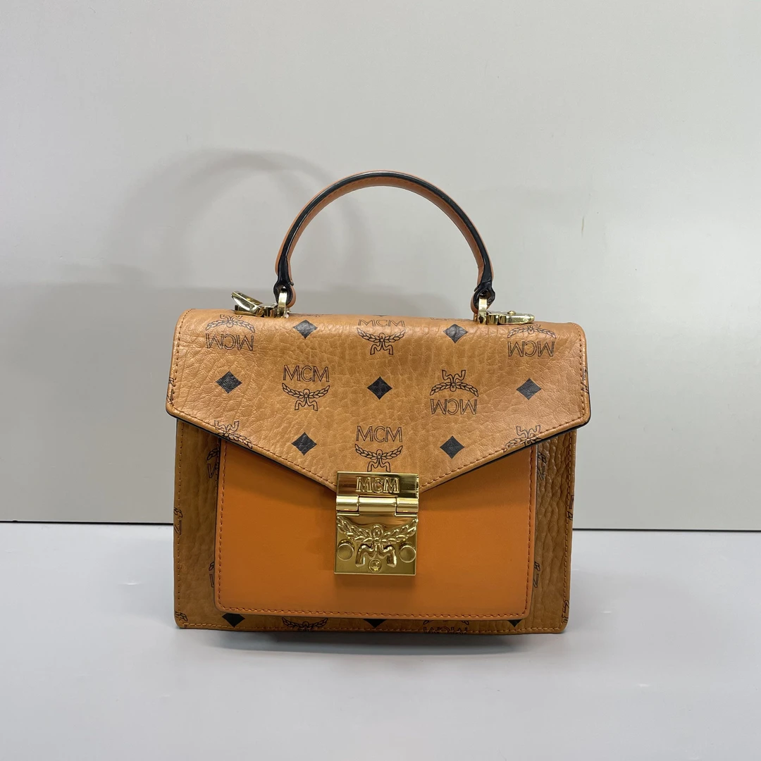 95新 MCM 媚姐/mcm干邑色手提邮差包21x17x7cmSG020404