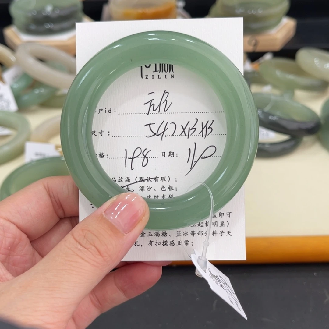 未镶嵌手镯石英质玉~****®