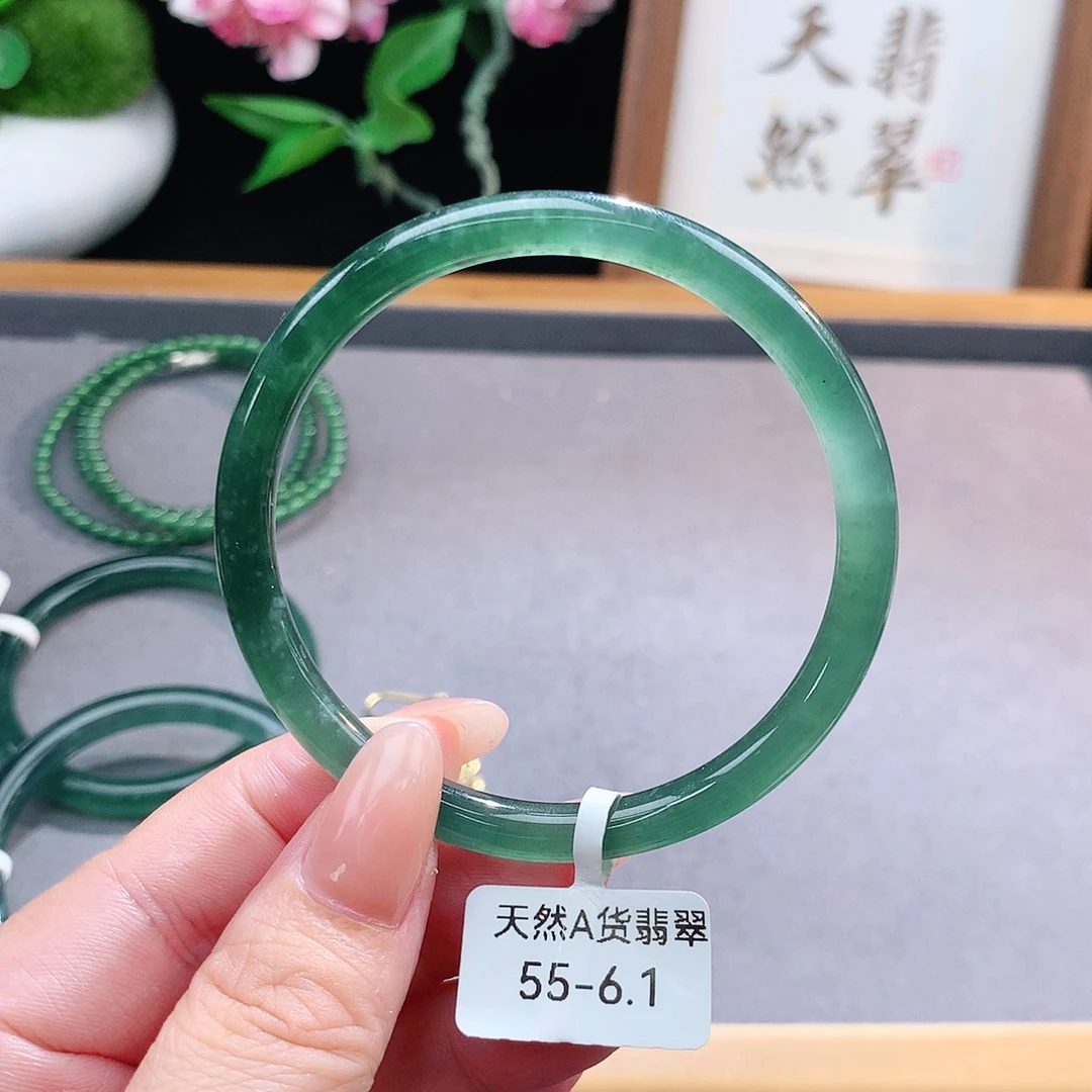 未镶嵌手镯（圆镯）翡翠