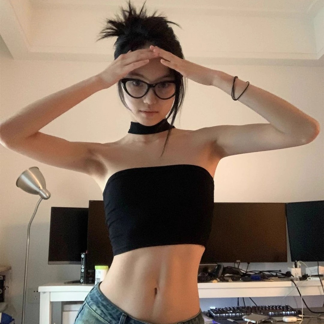 2025夏季新款韩系背心挂脖吊带内搭修身辣妹外穿小众抹胸欲上衣