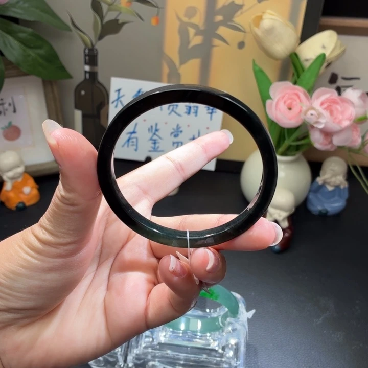 翡翠未镶嵌手镯绿乌鸡