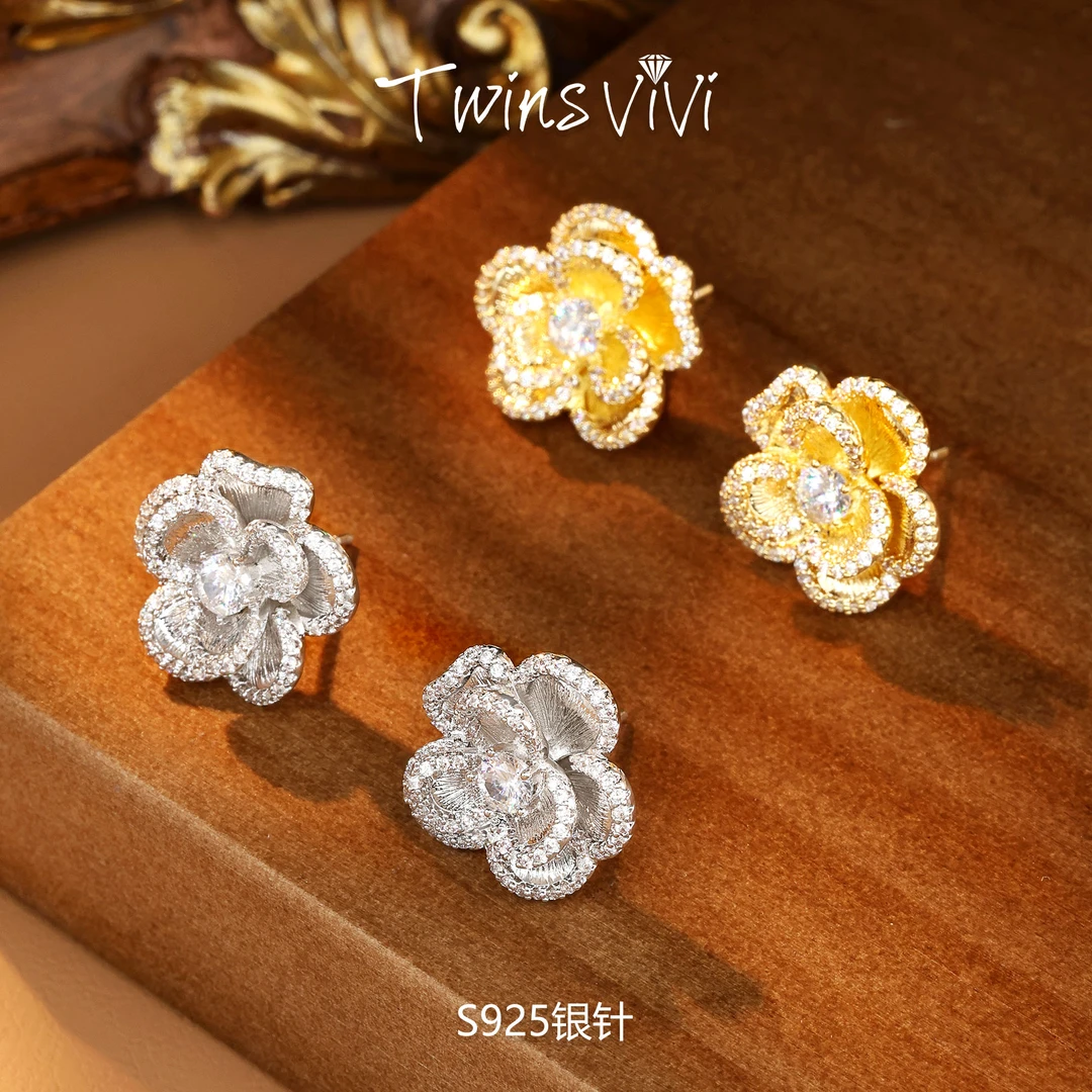TWINS VIVI 铜合金合成锆石耳饰 拉丝璀璨山茶花耳钉/A06209
