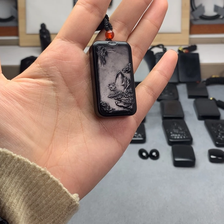 和田玉（墨玉）未镶嵌挂件