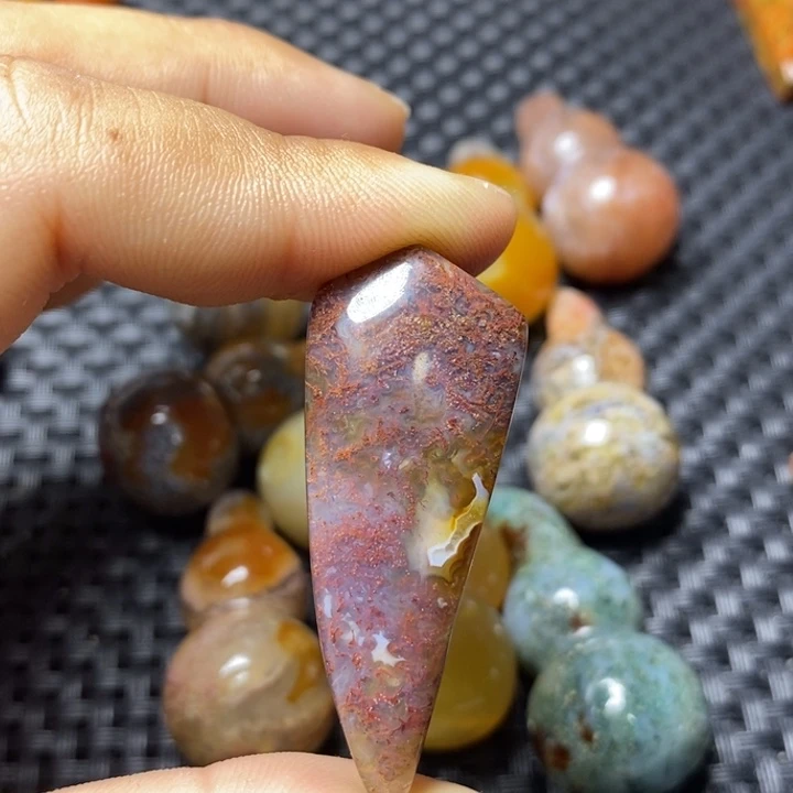 玛瑙/玉髓颈饰未镶嵌史****2