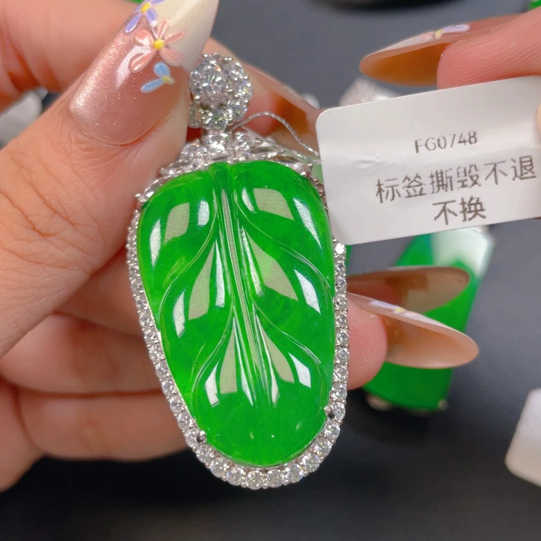 【闪购商品】颈饰银S925镶嵌翡翠翡翠