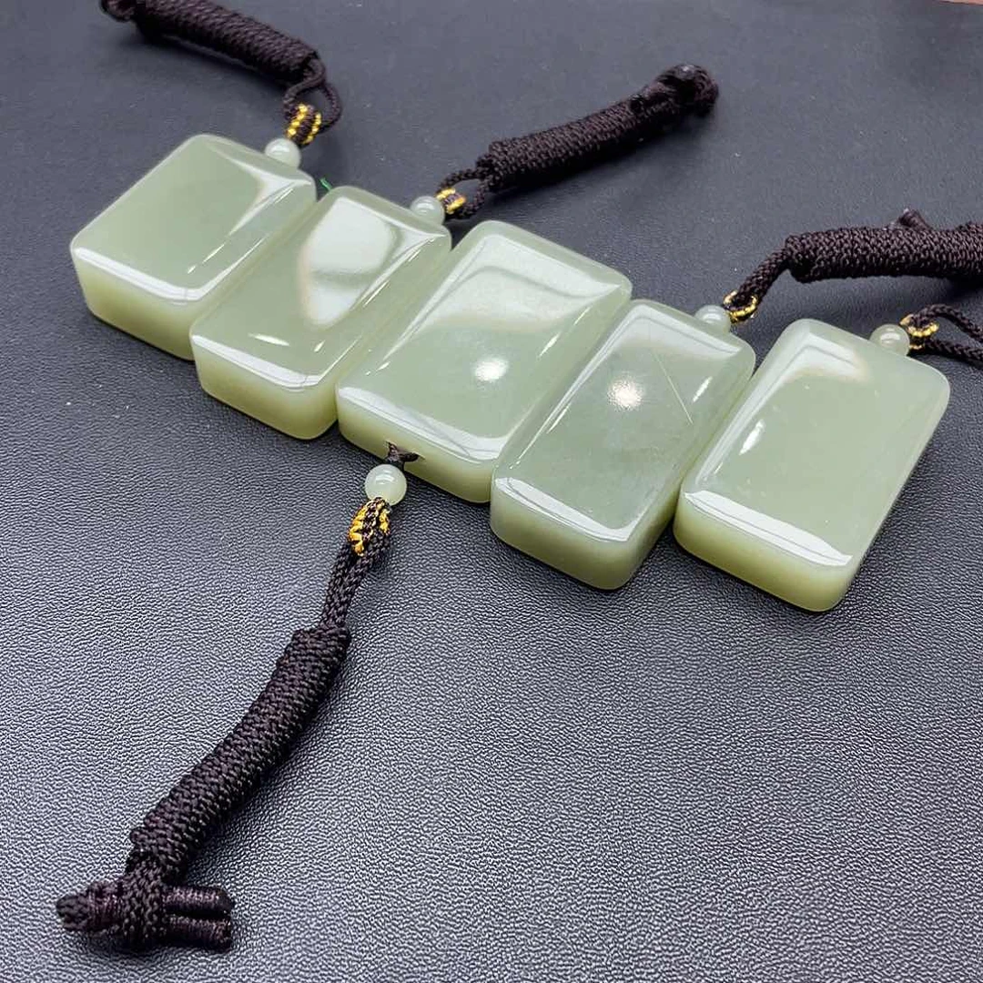 和田玉未镶嵌吊坠(不含链)排一发一