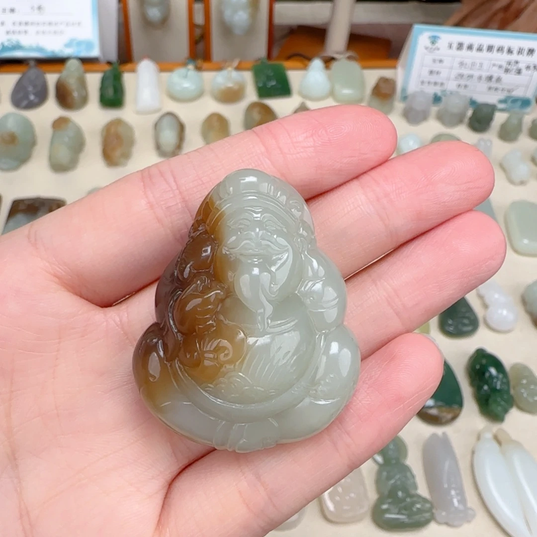 咔***噜和田玉未镶嵌颈饰