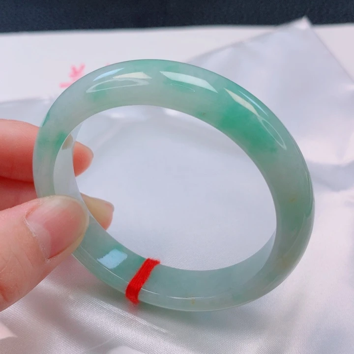 翡翠手镯未镶嵌55圈口