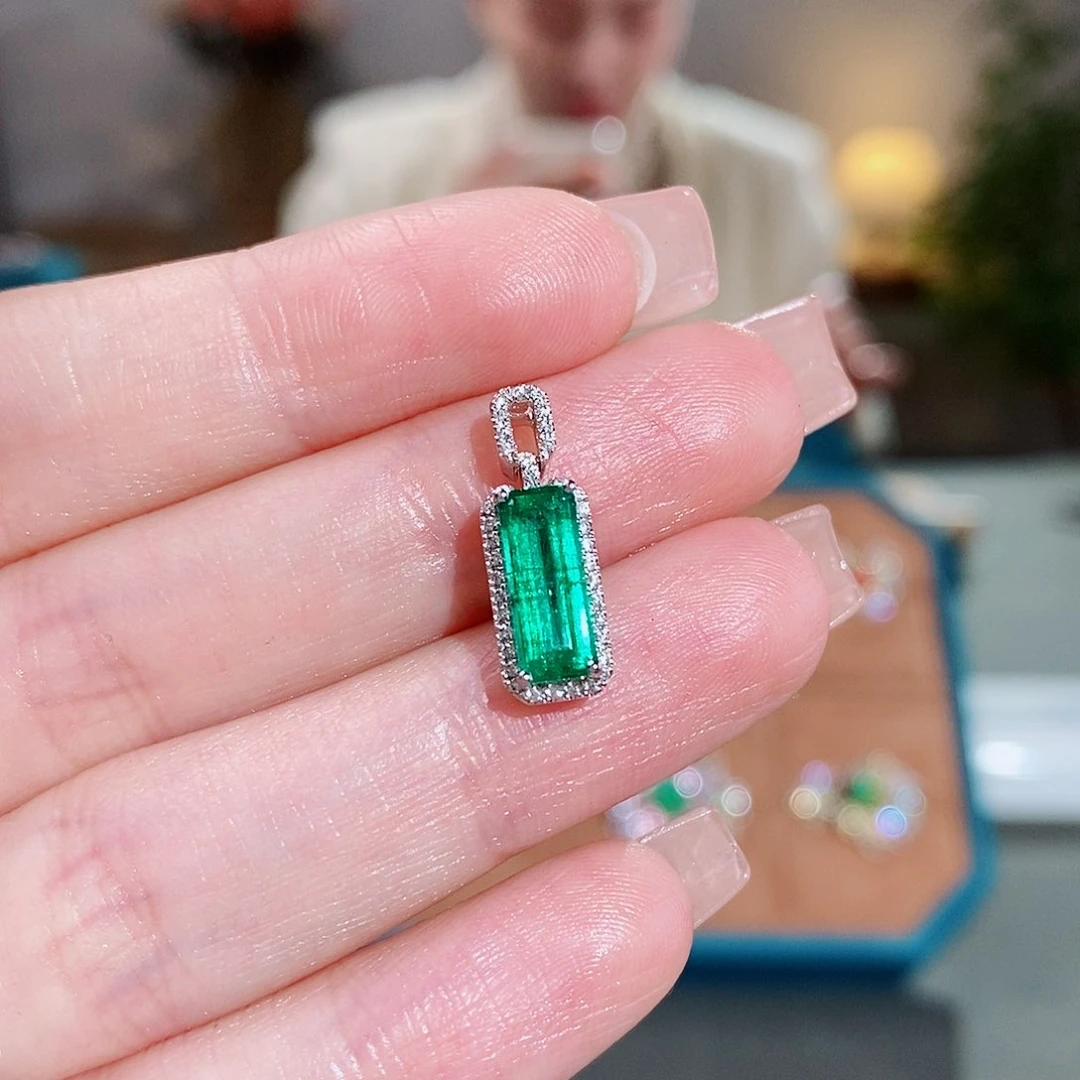 祖母绿颈饰18K金镶嵌1.37ct微油vvg吉尔德潘杰希尔