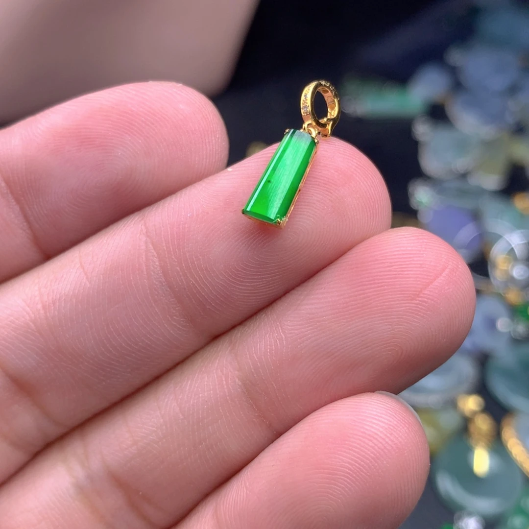【闪购商品】颈饰18K金镶嵌翡翠翡翠