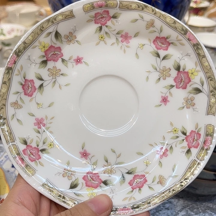 瓷片咖啡杯里的咖啡是我的最爱了