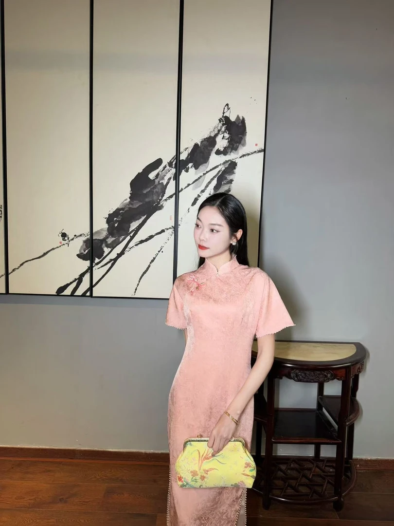 8852粉色暗纹提花精致中国风旗袍女款显瘦中式日常连衣裙