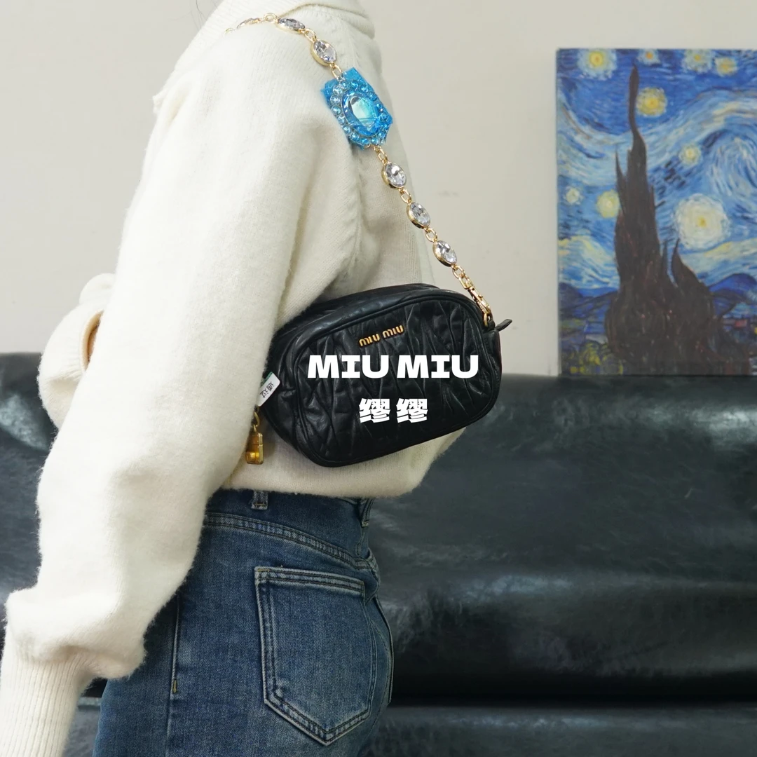 95新 MIU MIU/缪缪 miumiu/黑色链条圆饼包/AR03410110/0110