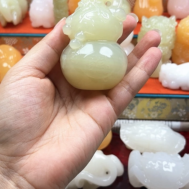 远***树石材葫芦手把摆件