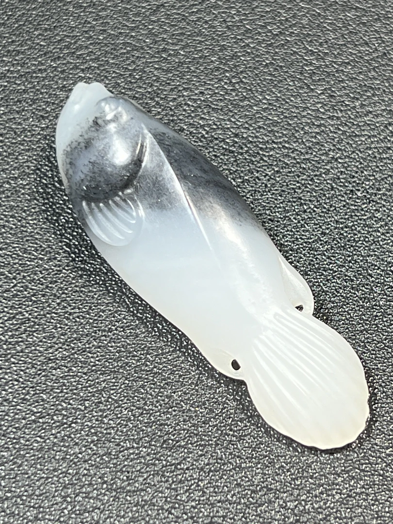 和田玉青花锦鲤鱼精美雕刻挂件