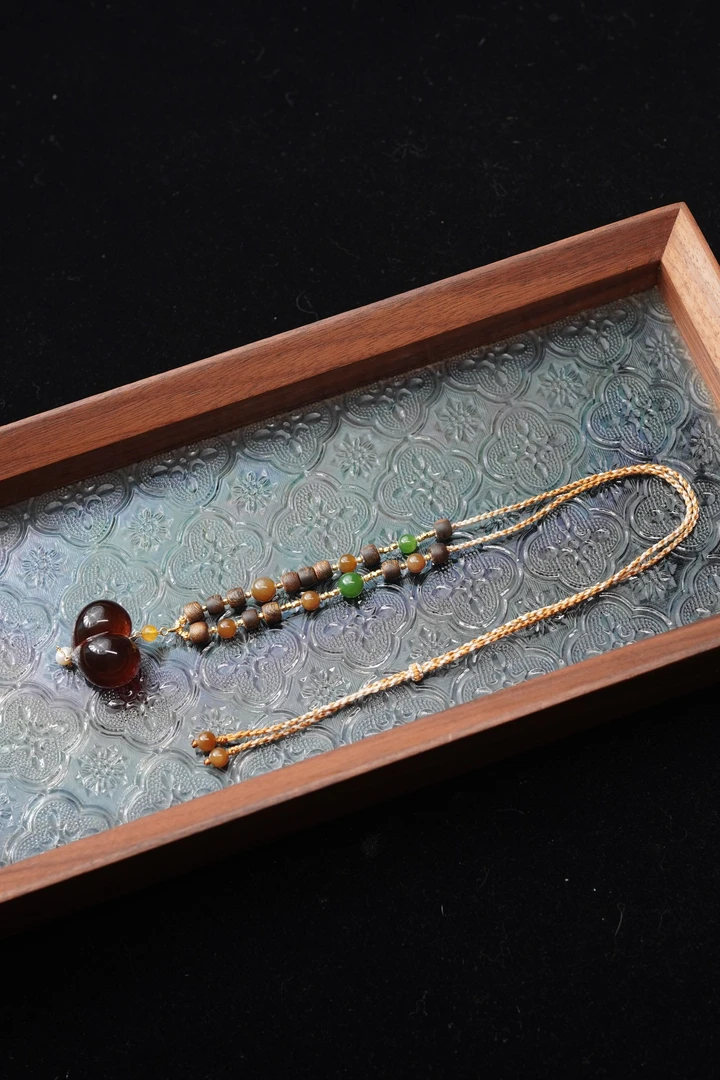 沉香棋逢对手 天然莺歌绿棋楠沉香5*6mm桶珠爱心27*21*19mm项链