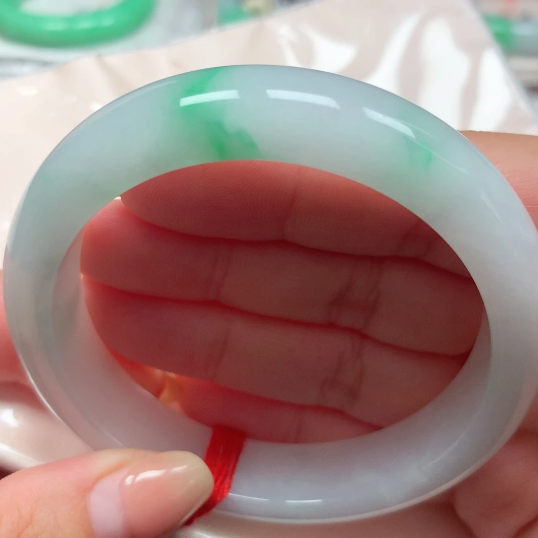 翡翠未镶嵌手镯51宽版白底青