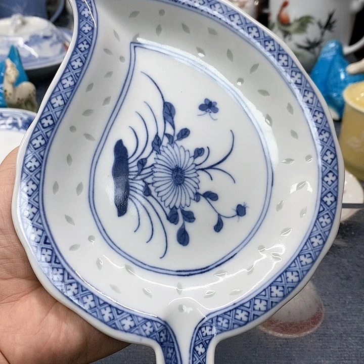 陶瓷玩玉玲珑雪加碟，如图
