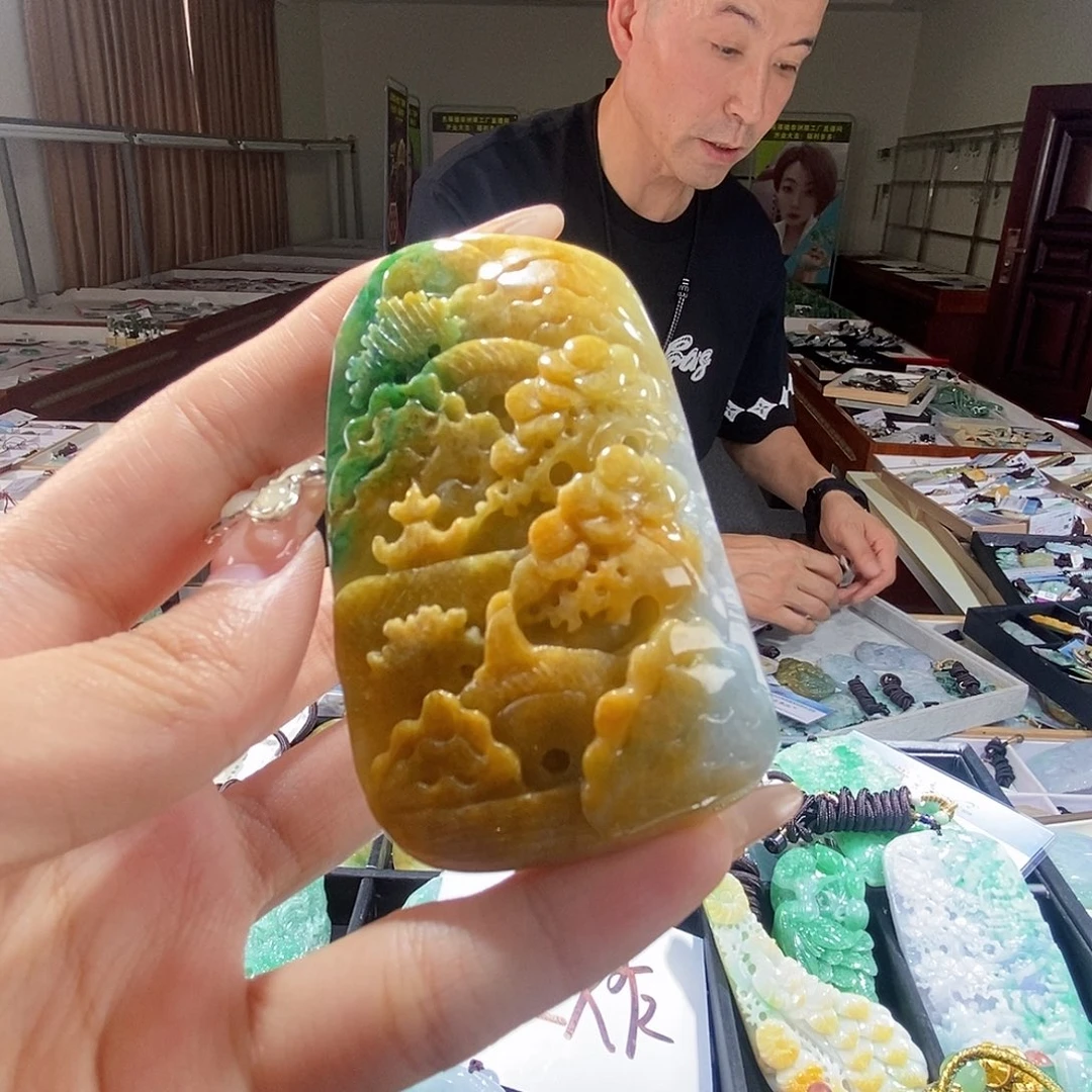 翡翠未镶嵌颈饰翡翠