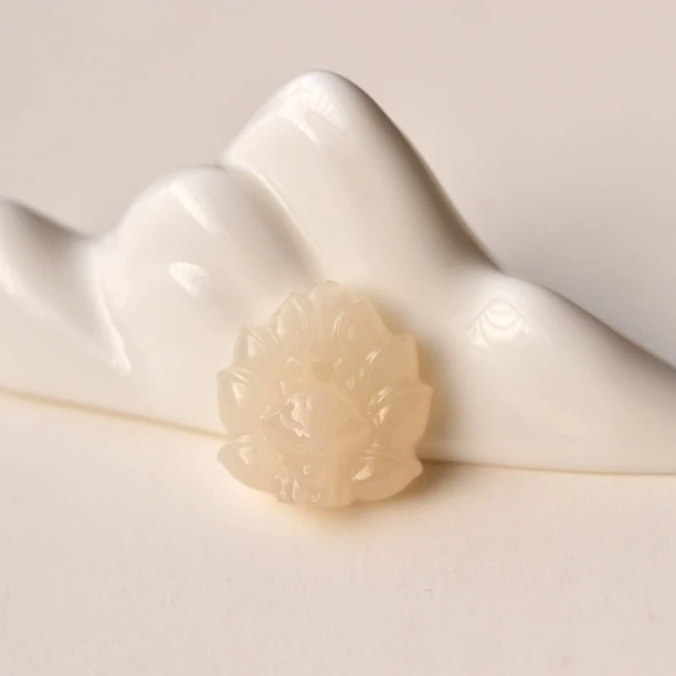 凤九·瑾玉珠宝·和田玉藕粉凤九吊坠 尺寸：23/22/10  C0544