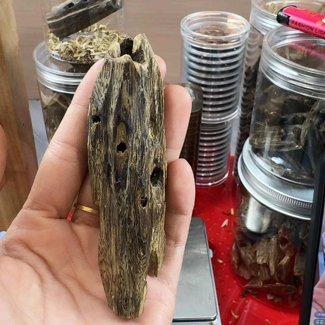 香料绿奇楠虫漏白棋19克