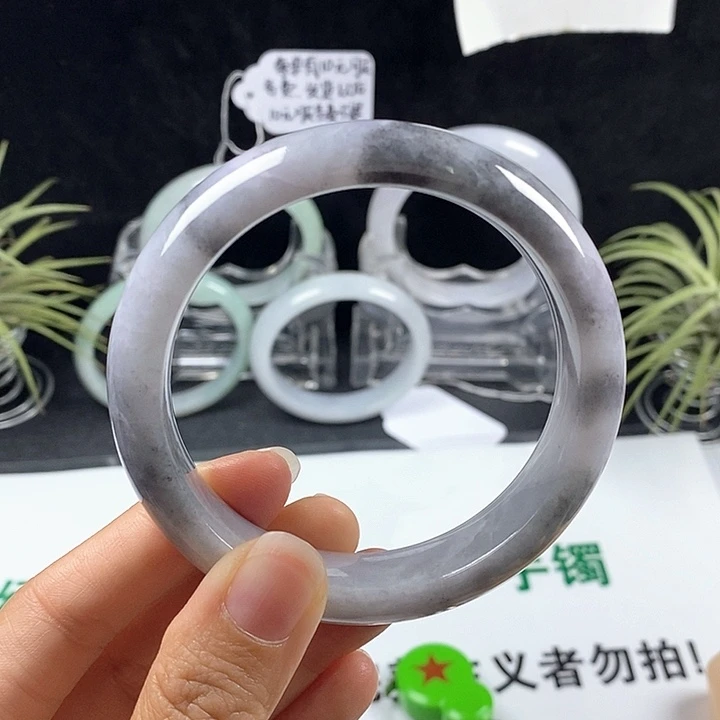 翡翠未镶嵌手镯60号。 58.5圈