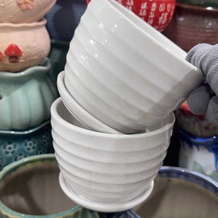 凑9块包邮，有孔，陶瓷花盆