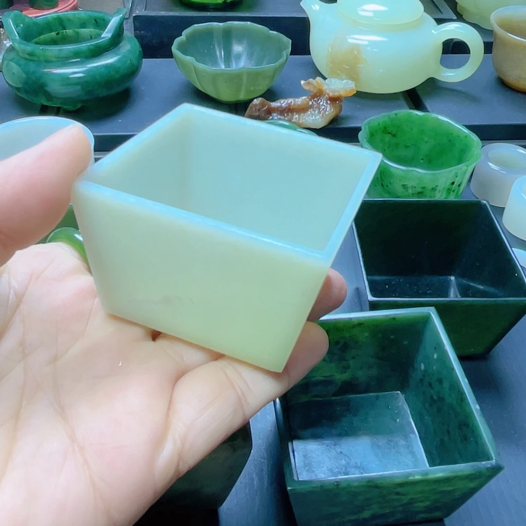 扇***人和田玉未镶嵌挂件