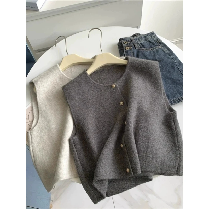 温柔系单排扣金扣子气质百搭针织马甲背心女春秋叠穿内搭坎肩上衣