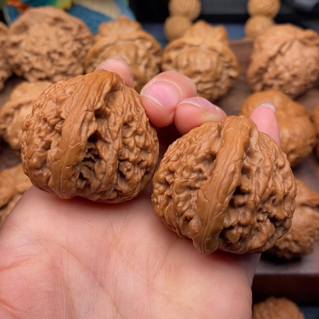 文玩核桃把件42.5狮虎兽，大粗棱