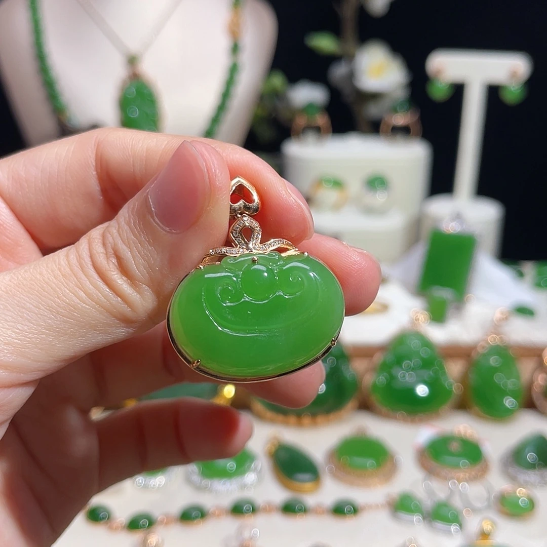 和田玉（碧玉）18K金镶嵌颈饰