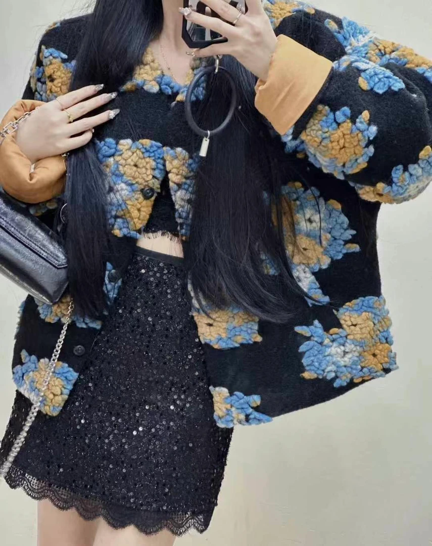 2024冬季92新款小香风立体花朵羽羽内胆毛呢外套女韩版羽羽短上衣