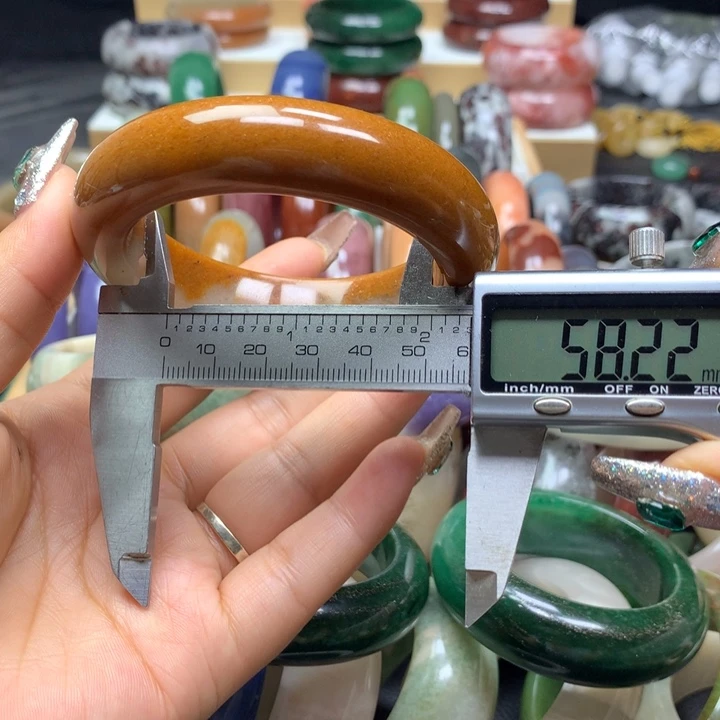 未镶嵌手镯石英质玉