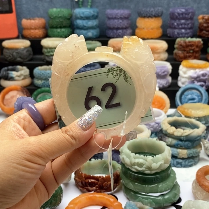 未镶嵌手镯石英岩玉